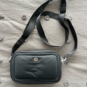 Lululemon Camera Bag 2L NEW